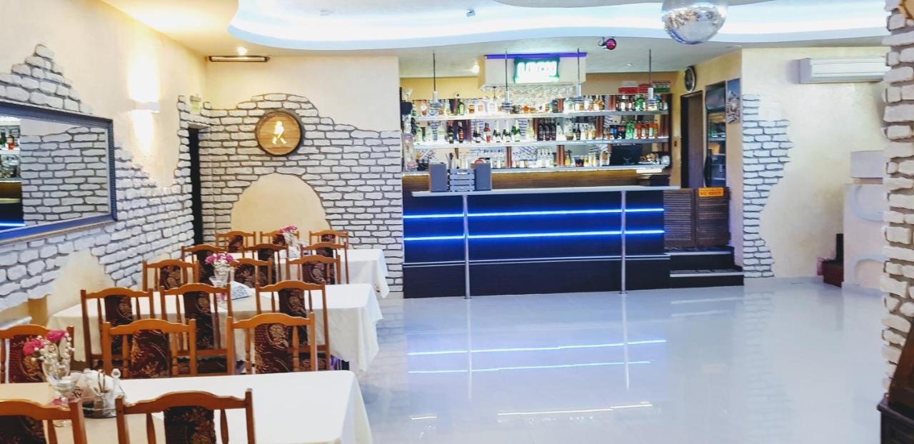 Willa-Restauracja Victoria Ostrowiec Świętokrzyski Dış mekan fotoğraf