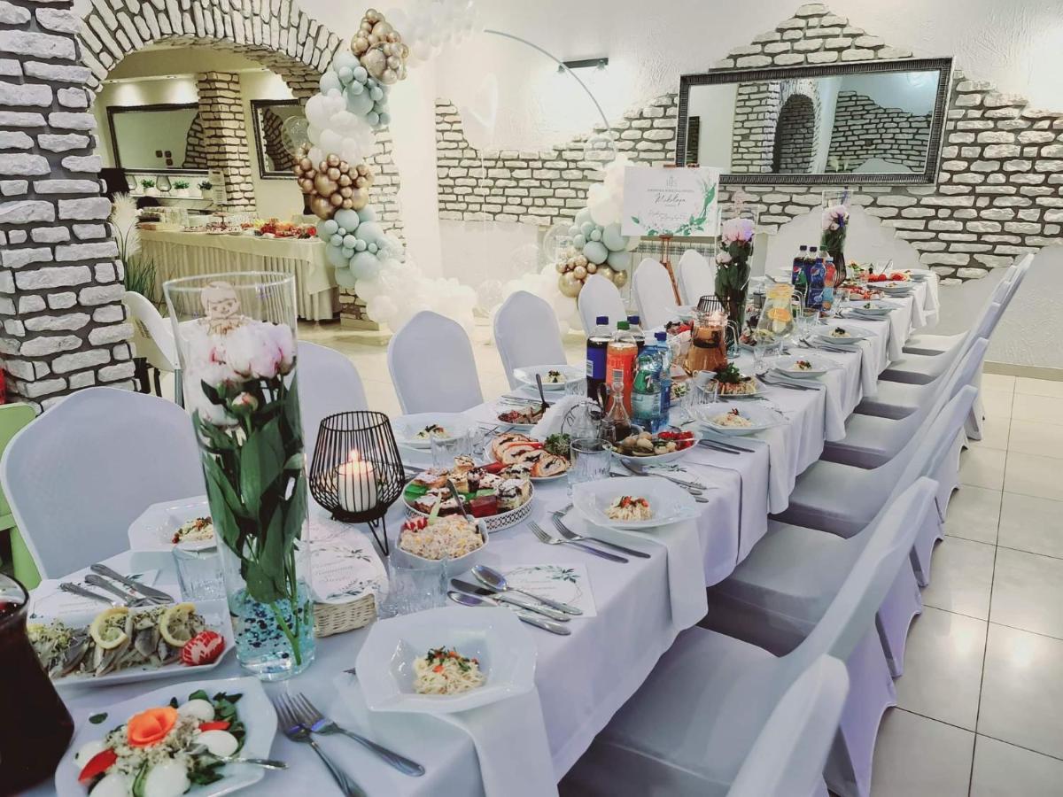 Willa-Restauracja Victoria Ostrowiec Świętokrzyski Dış mekan fotoğraf