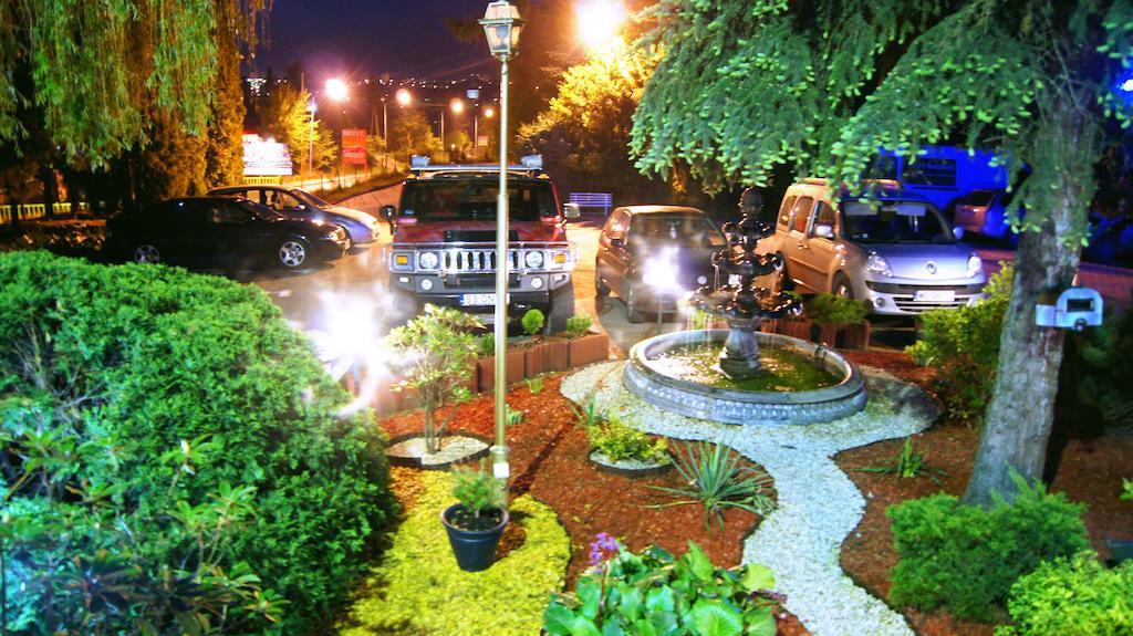 Willa-Restauracja Victoria Ostrowiec Świętokrzyski Dış mekan fotoğraf