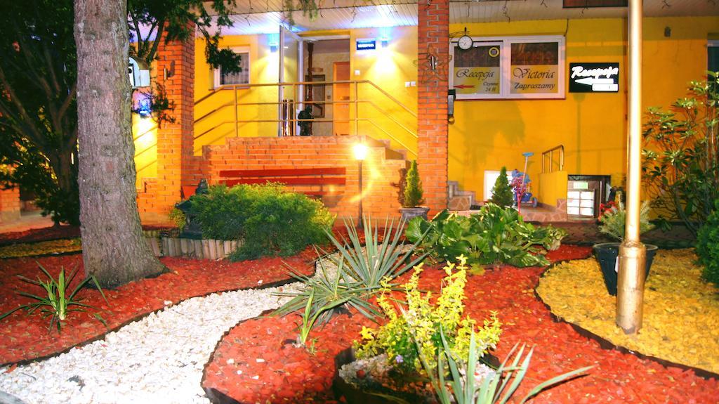 Willa-Restauracja Victoria Ostrowiec Świętokrzyski Dış mekan fotoğraf